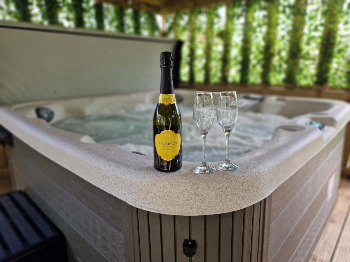 Holiday home Stunning 1-bed Near Carlisle With Hot Tub *